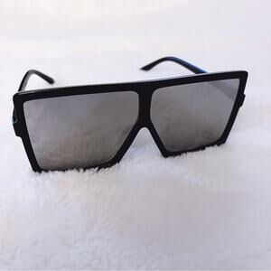 Ivonne Black & Mirrored Oversized Square Sunglasses